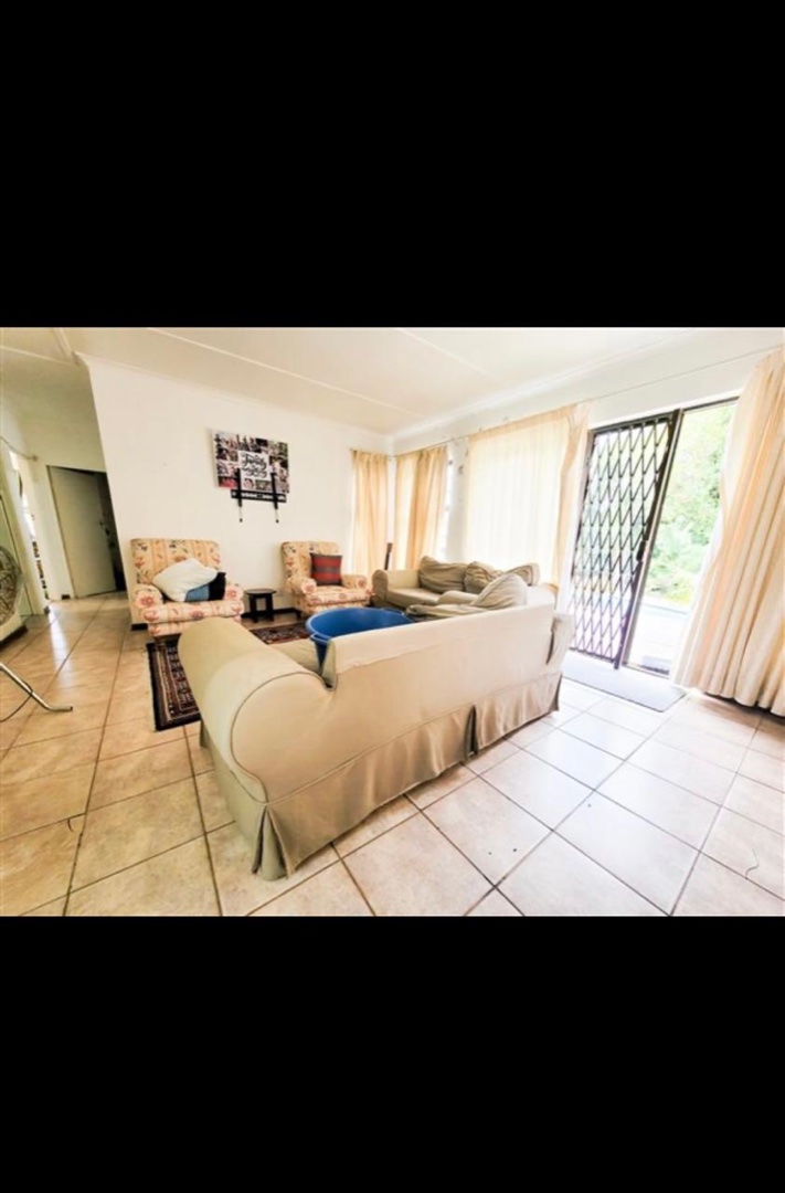 6 Bedroom Property for Sale in Gonubie Eastern Cape